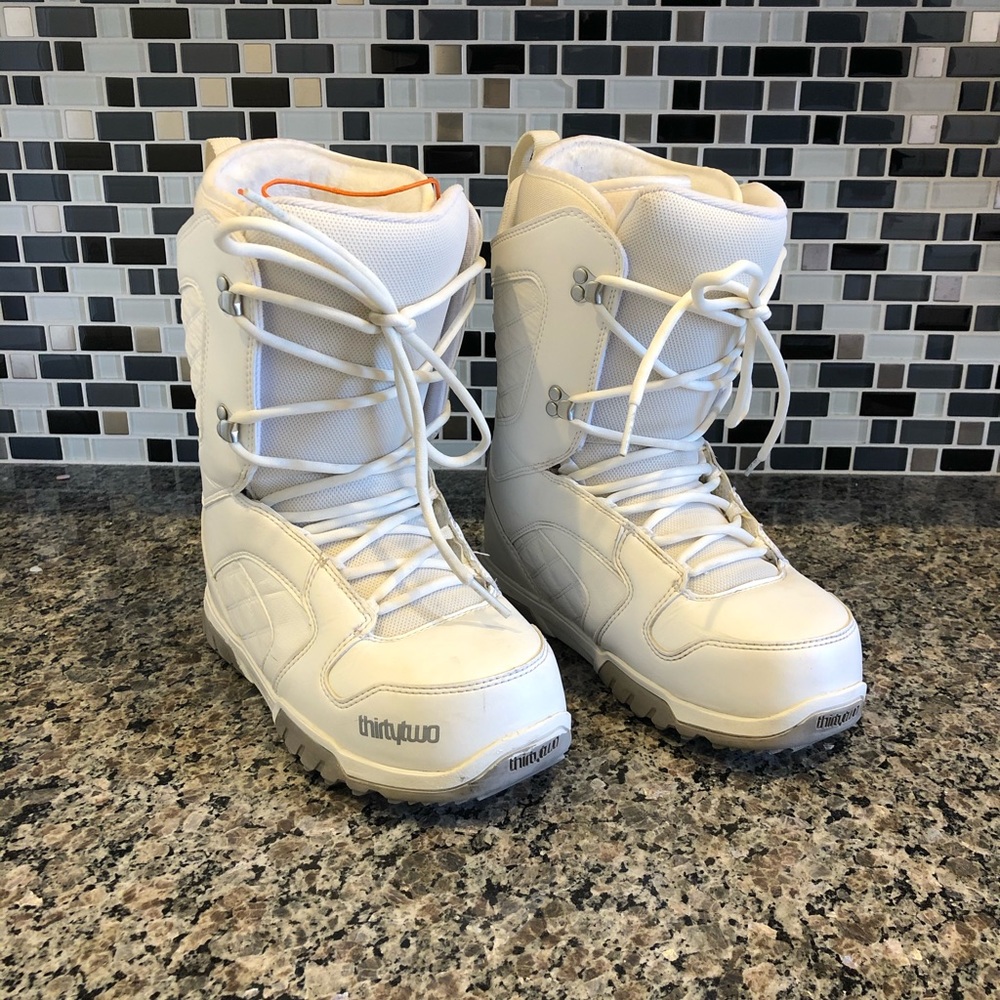 Women’s Thirty Two Snowboarding boots size 9